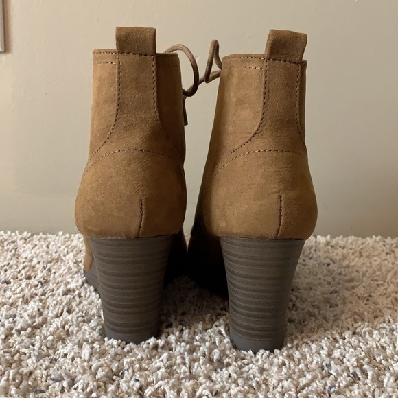 New in box suede boots - Picture 3 of 5
